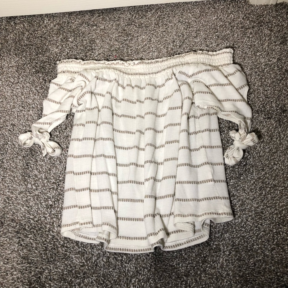 DayTrip/ Buckle off the shoulder cute spring shirt